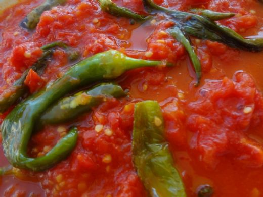 Domates Biber Kavurması Tarifi ve Malzemeleri